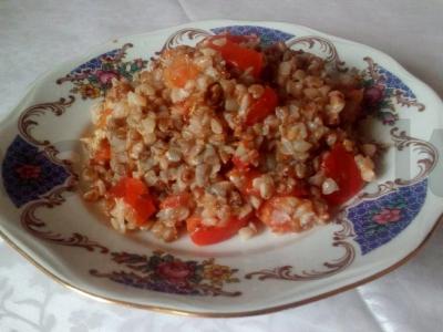 Grikiai su sūriu, pomidorais ir paprikomis pagrindine nuotrauka