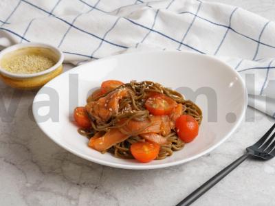 Soba su lengvai sūdyta lašiša ir vyšniniais pomidorais Žingsnis 4