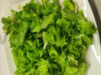 Naudingos ir greitos salotos su pomidorais Žingsnis 2