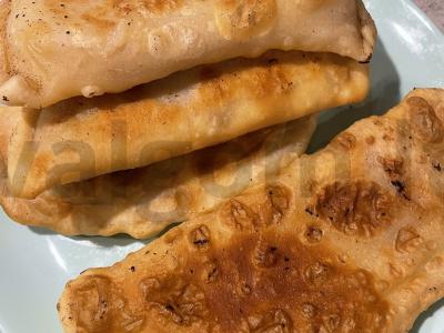 Čeburekai su maltos mėsos mišiniu pagrindine nuotrauka