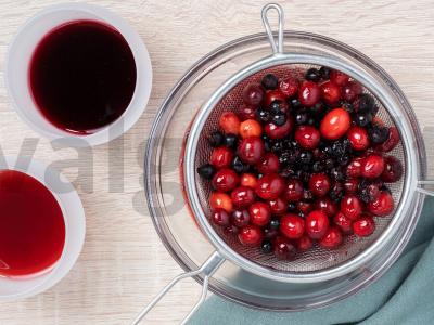 Spanguolių morsas su juodaisiais serbentais Žingsnis 2