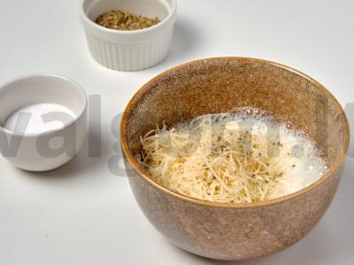 Mikrobangų krosnelėje įdaryti pomidorai Žingsnis 1