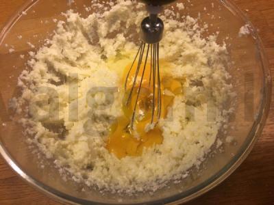 Saldus varškės keksas Žingsnis 3