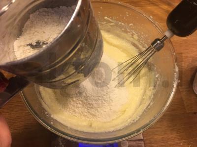 Saldus varškės keksas Žingsnis 4