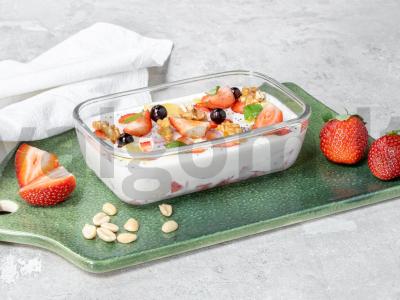 Terinas su braškėmis ir bananais pagrindine nuotrauka