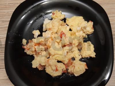 Pomidorų omletas pagrindine nuotrauka
