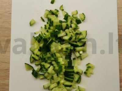 Traškios vitaminų salotos su salierų stiebais Žingsnis 2