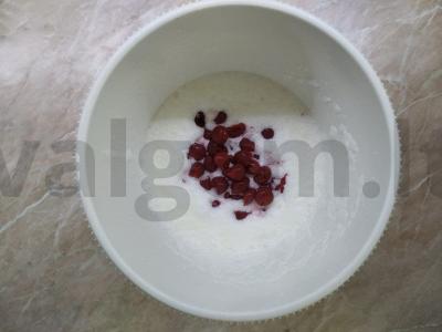 Uogų terinas su grietinėle Žingsnis 1