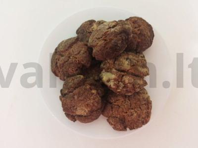 Naminiai cinamono ir imbiero imbieriniai sausainiai pagrindine nuotrauka