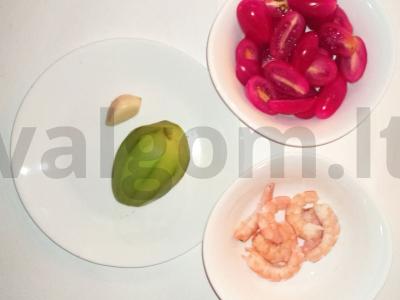Skanios salotos su krevetėmis ir avokadais Žingsnis 2