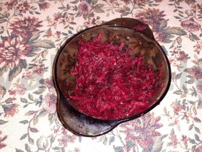 Raugintų kopūstų, burokėlių ir krapų salotos su citrinos sultimis Žingsnis 1