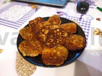 Kotletai "Tenderness" su vištienos kepenėlėmis pagrindine nuotrauka