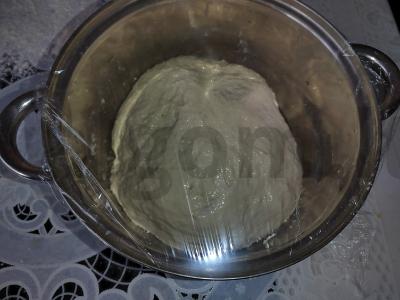 Naminė pica su dešrelėmis ir sūriu Žingsnis 2