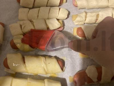 Dešrelės tešloje su sūriu Žingsnis 10