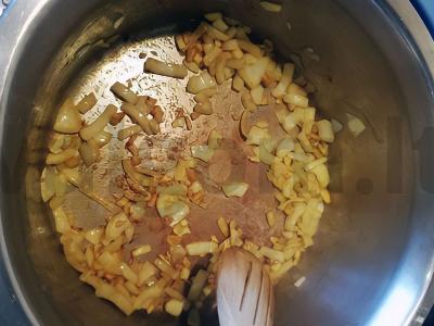 Moliūgų imbiero kokosų sriuba Žingsnis 1