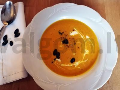 Moliūgų imbiero kokosų sriuba pagrindine nuotrauka