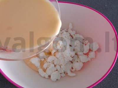 Varškės keksiukai mikrobangų krosnelėje Žingsnis 1