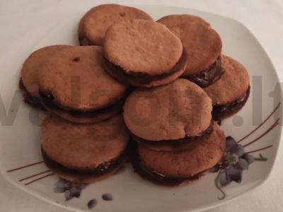 Naminiai imbieriniai šokoladiniai sausainiai su muskato riešutu pagrindine nuotrauka