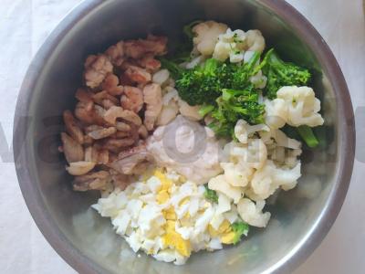 Aromatingos brokolių ir žiedinių kopūstų salotos Žingsnis 2