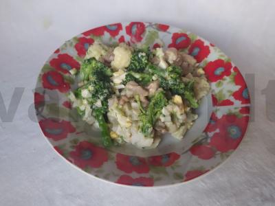 Aromatingos brokolių ir žiedinių kopūstų salotos pagrindine nuotrauka