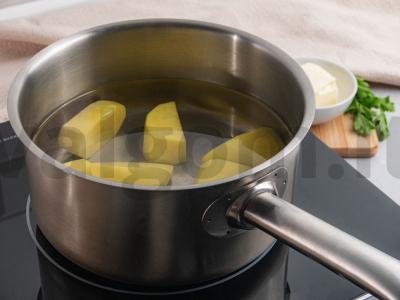 Folijoje kepta bulvių košė Žingsnis 1