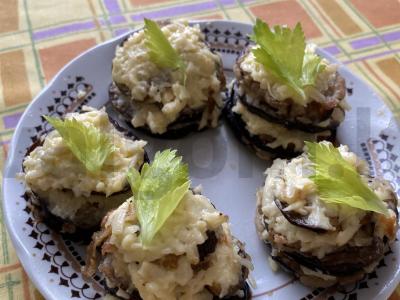 Baklažanai su sūriu ir česnakais pagrindine nuotrauka