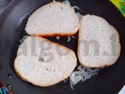 Svogūnų kruopos su grietinėlės sūriu Žingsnis 2