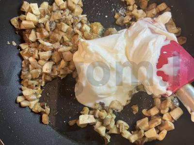 Įdaryti grybai su grietinės ir sūrio įdaru Žingsnis 2
