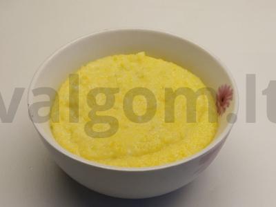 Gausi kukurūzų košė pusryčiams pagrindine nuotrauka