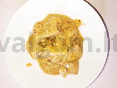 Aromatinga vištiena, troškinta grietinėje pagrindine nuotrauka