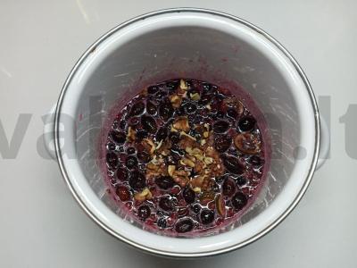 Aromatizuotas graikinių riešutų džemas su gudobelėmis Žingsnis 4