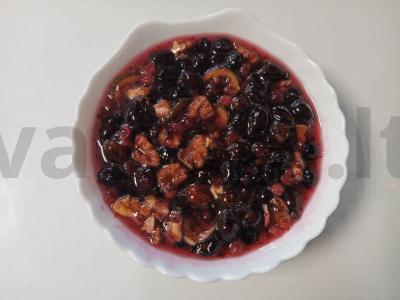Aromatizuotas graikinių riešutų džemas su gudobelėmis pagrindine nuotrauka