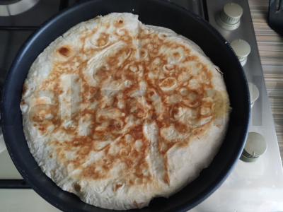 Uždara pita pica ant keptuvės "Vyruchayka" Žingsnis 8