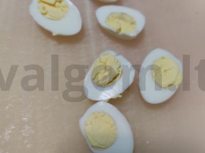 Lengvos salotos su jautiena ir putpelių kiaušiniais Žingsnis 2