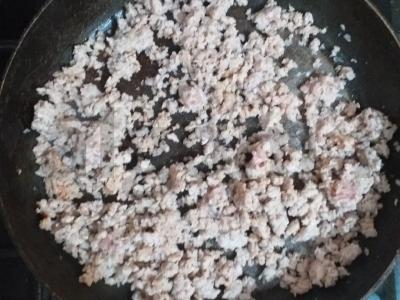 Flotsky stiliaus makaronai su malta mėsa ir pomidorų pasta Žingsnis 1