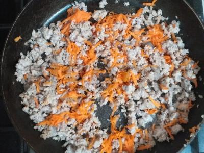 Flotsky stiliaus makaronai su malta mėsa ir pomidorų pasta Žingsnis 2