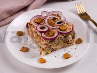 Salotos su konservuota silke ir skrebučiais Žingsnis 8