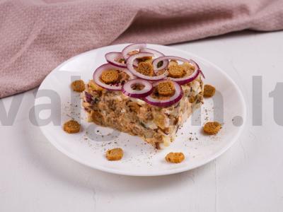 Salotos su konservuota silke ir skrebučiais pagrindine nuotrauka