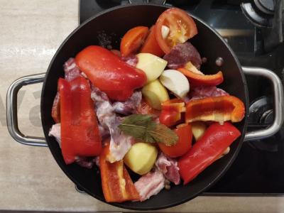 Troškinta ėriena su daržovėmis ir žolelėmis Žingsnis 4