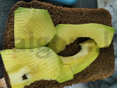 Gardus sumuštinis su raudona žuvimi ir avokadu Žingsnis 8