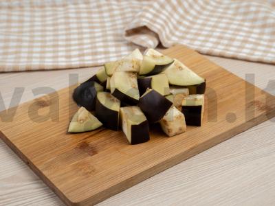 Baklažanų troškinys pomidorų padaže Žingsnis 1