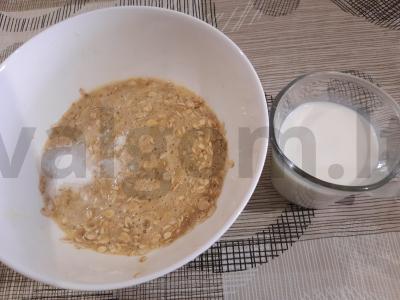 Skanus avižų ir bananų keksas su pienu Žingsnis 4