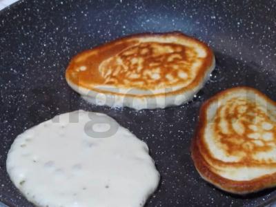 Fritters ant jogurtinės tešlos Žingsnis 4