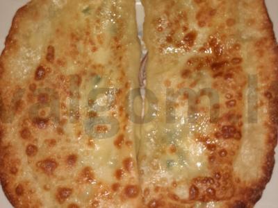 Chebureks su sūriu ir žaliaisiais svogūnais Žingsnis 5