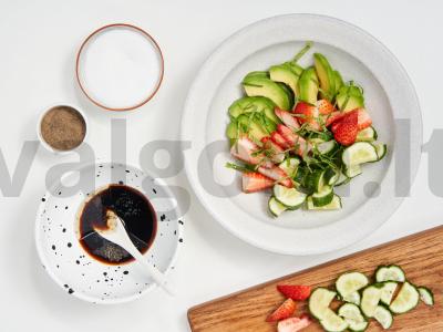 Salotos su braškėmis ir avokadais Žingsnis 2