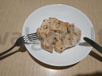 Aromatinga ant grotelių kepta kalakutiena su svogūnais pagrindine nuotrauka