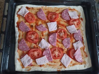 Greita pica iš sluoksniuotos tešlos su rūkyta mėsa Žingsnis 3