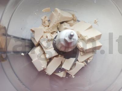 Paštetas su tofu sojų sūriu ir petražolėmis Žingsnis 1