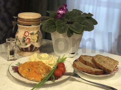 Švelni menkė morkų apvalkale pagrindine nuotrauka
