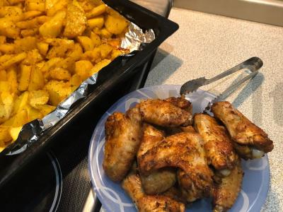 Sparneliai su bulvėmis orkaitėje pagrindine nuotrauka